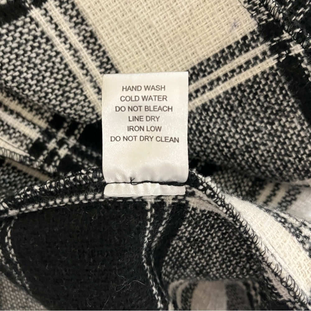 Altar'd State Black Cream Plaid Waterfall Hooded Vest Fringe Small - Picture 6 of 9